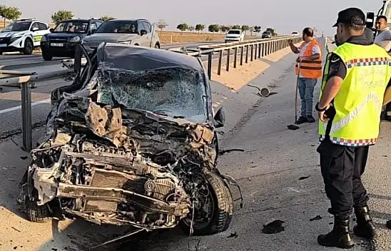 Konya'da otomobil bariyerlere çarptı: 1 yaralı