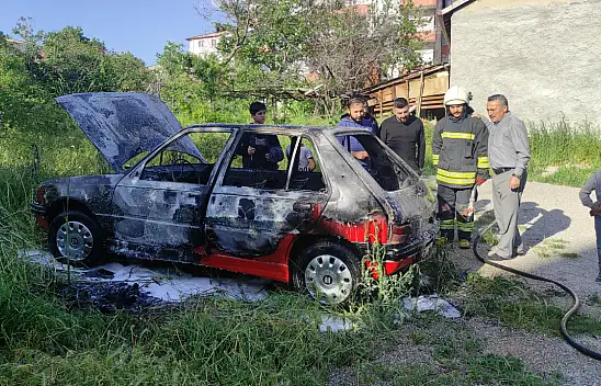Konya'da park halindeki otomobil yandı