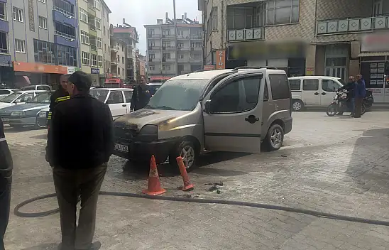 Konya'da Park halindeki ticari araçta yangın