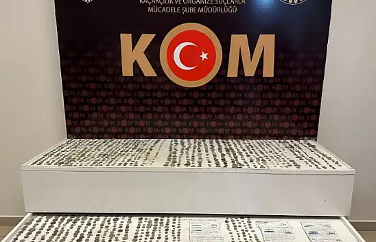 Konya'da polisin durdurduğu araçtan binlerce sikke çıktı