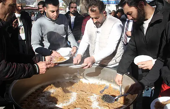 Konya'da şehitler için helva ikram edildi!