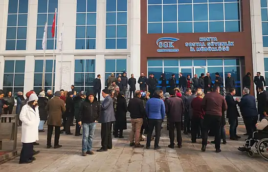 Konya'da SGK binasında EYT grevi