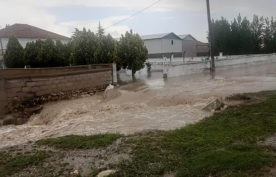 Konya'da şiddetli yağmur sel ve taşkına sebep oldu