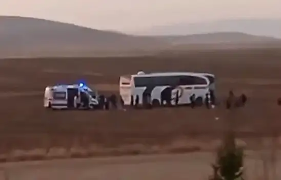 Konya'da trafik faciası!..  Otobüs traktöre çarptı! Olay yerine ekipler sevk edildi! Çok sayıda yaralı var!