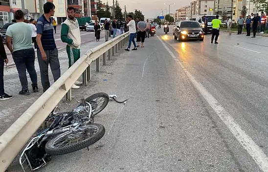 Konya'da feci kaza! Motosiklet sürüklenerek bariyerlere takıldı!