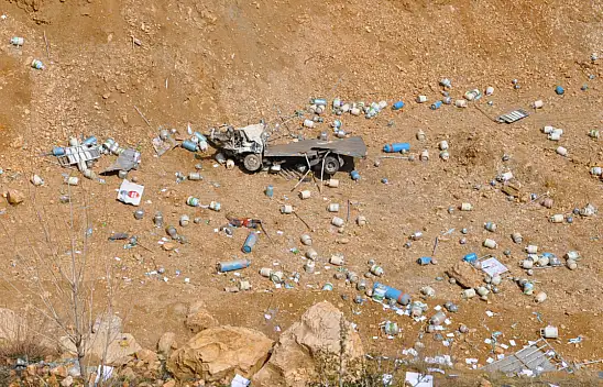 Konya'da tüp yüklü kamyon uçuruma yuvarlandı, sürücü hayatını kaybetti