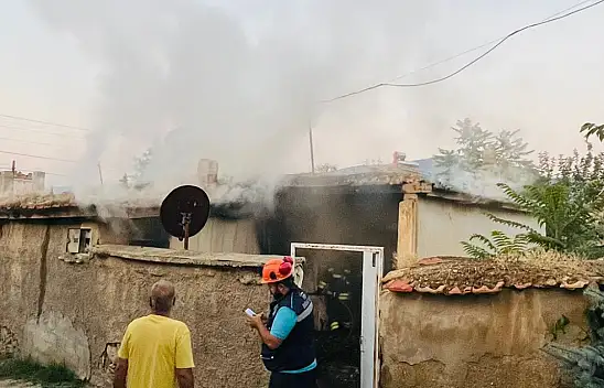 Konya'da yanan ev kullanılamaz hale geldi