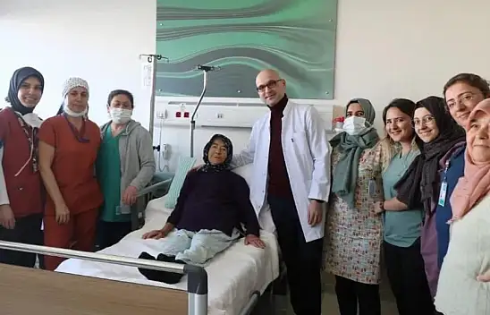 Konya'da yaşayan 89 yaşındaki hastadan 35 santimetrelik kitle çıktı
