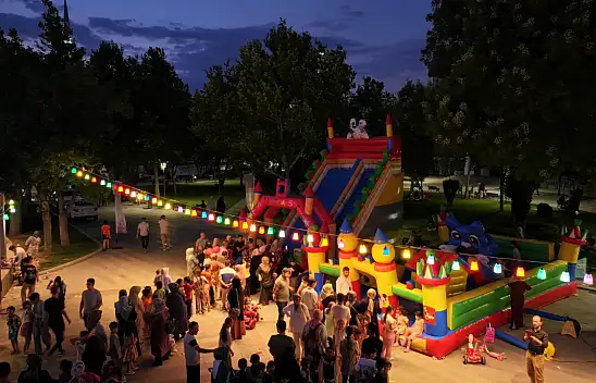 Konya'da yaz akşamları çocuklar için Kültürpark'ta şenleniyor