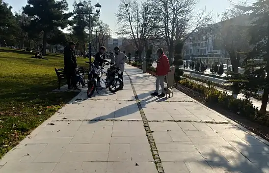 Konya'da yazdan kalma görüntüler: Parklar doldu taştı!