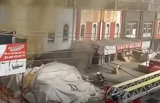 Konya'daki sünger deposunda çıkan yangın korkuttu!