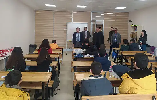 Konya İl Milli Eğitim Müdürü Murat Yiğit KYK yurtlarında konaklayan depremzede öğrencileri ziyaret etti