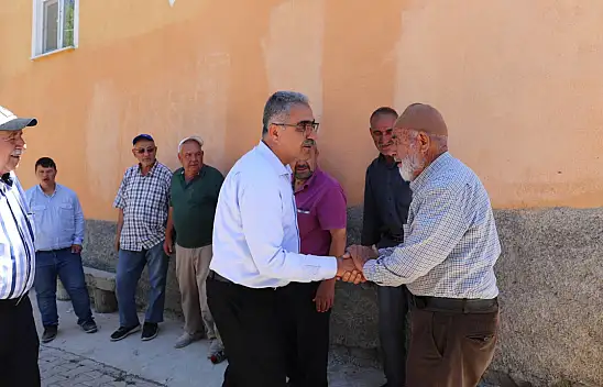 Konya'nın bu belediye başkanı evleri tek tek geziyor