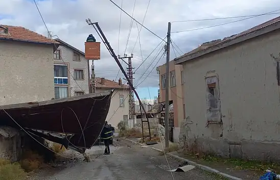 Konya'nın bu ilçesinde şiddetli rüzgar hayatı olumsuz etkiledi