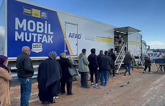 Konya'nın mobil ekmek ve yemek araçları Hatay'da hizmet vermeye devam ediyor