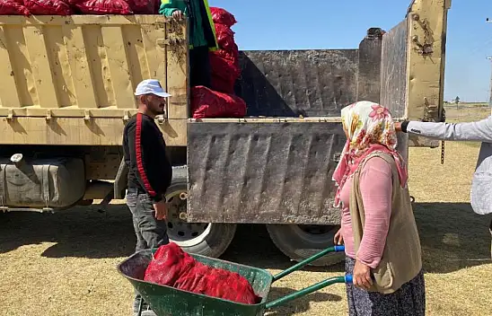 Konya'nın o belediyesi vatandaşa salçalık biber dağıttı