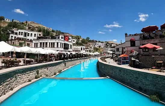 Konya'nın tarihi incisi Sille Mahallesi, kültürel mirasıyla büyülüyor