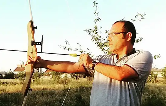Konyalı öğretmen gençlere okçuluk sporunu önerdi!