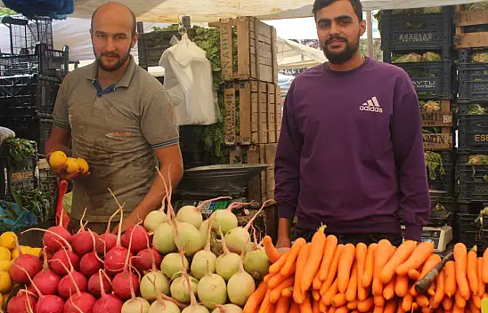 Konyalı pazarcı esnaflardan zabıtaya tepki: Gerekirse ceza yeriz!