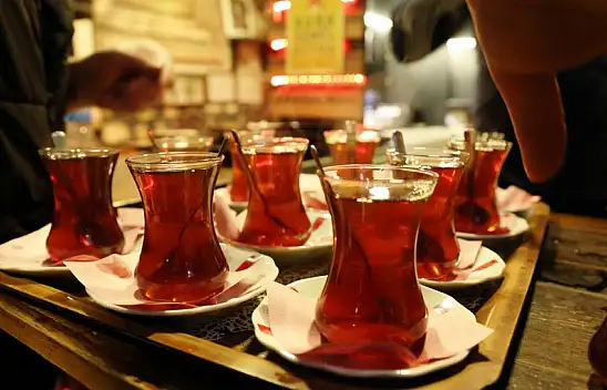 Konyalıların İftar ile sahur arasında keyif veren lezzet: Közde çay!