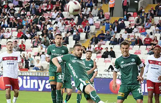 Konyaspor kendini ateşe attı: Sivas'tan eli boş döndü!