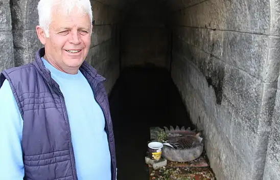 Köprü önüne ve regülatör gözleri içinde kuluçkaya yatan Meke ve kazlar ilgi odağı oldu