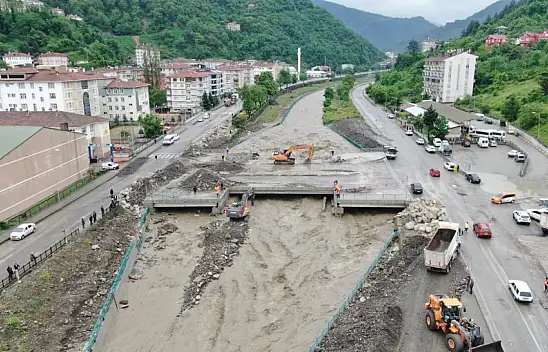 Köprü yıkılacak mı yıkılmayacak mı endişesi mahalleliyi canından bezdirdi