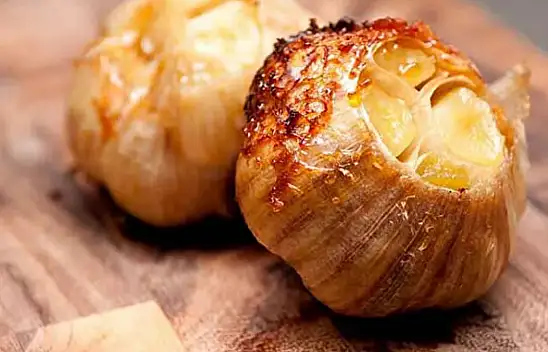 Közlenmiş sarımsak: Günde 6 diş yerseniz 24 saat içinde vücudunuzda neler oluyor?