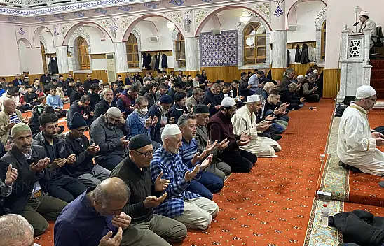 Kulu'da Kadir Gecesi'nde vatandaşlar camilere akın attı