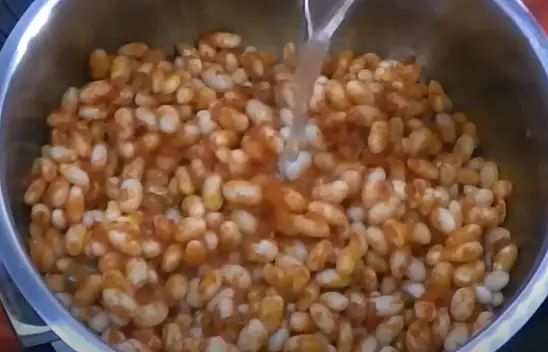 Kuru fasulye dağılıyorsa bu yöntemle dağılmıyor. Pişirirken tencereye mutlaka bu baharatı atın