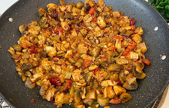 Lezzetli ve Pratik: Evde Mantarlı Tavuk Sote Nasıl Yapılır?