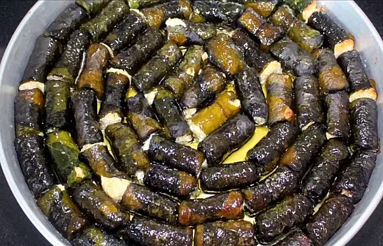 Lor dolması tarifi ile sofralarınızı renklendirin! İşte herkesin birbirine sorduğu o tarif...