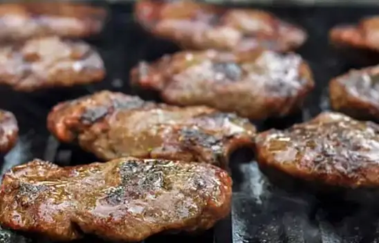 Mangalda yapışan etler keyfinizi artık kaçırmayacak. 40 yıllık piknikçiler bu tekniği iyi bilir