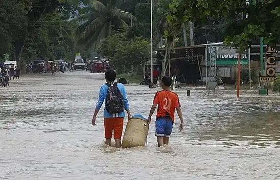 Mawar Tayfunu nedeniyle Filipinler'de binlerce kişi tahliye edildi