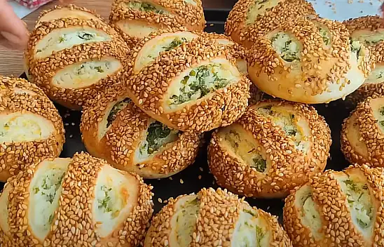 Maya derdi yok… Çat kapı misafirler için 10 dakikada hazır mayasız poğaça tarifi