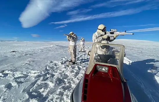 Mehmetçik, zorlu kış şartlarında çalışmalarına devam ediyor