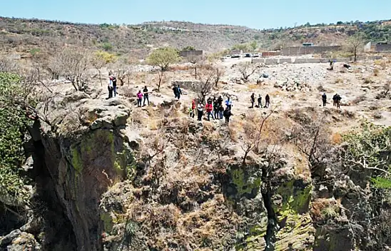 Meksika'da halk uçurum kenarına akın etti