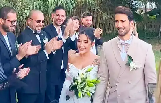 Melek Mosso dünya evine girdi! Düğün yerine depremzedeler için destek konseri düzenledi!