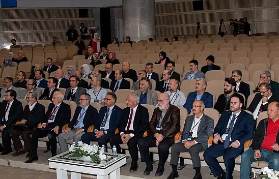 Mevlana Kültür Merkez'inde 'Uluslararası Mukayeseli Hukuk Sempozyumu' düzenlendi