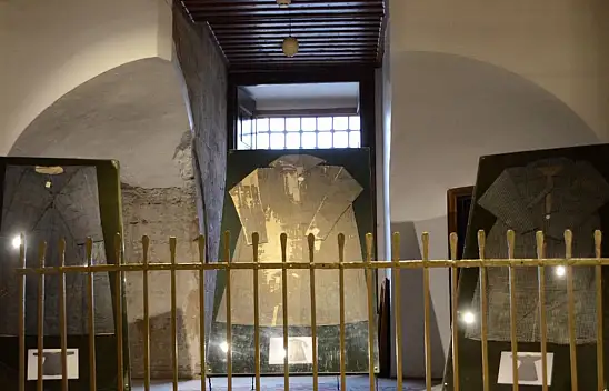 Mevlana'ya ait kıyafetler Konya'da sergileniyor!