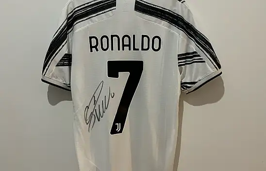 Milli oyuncu depremzedeler için 5 milyon lira para topladı