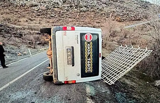 Minibüs devrilmesi sonucu 11 yaralı