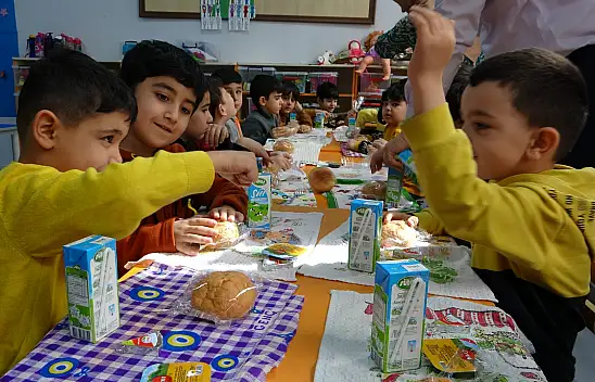 Miniklere ücretsiz yemek hizmeti