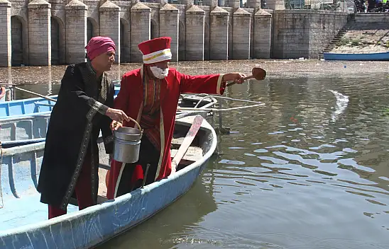 Nasreddin Hoca bu sefer Beyşehir Gölü'ne maya çaldı!