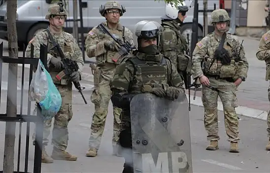 NATO, Zveçan'da birliklerini arttırdı