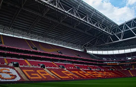 Nef Stadyumu'nda yardım çalışmaları devam ediyor