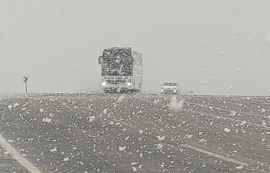 Nisan ayında yağan kar hayatı ferç etti!