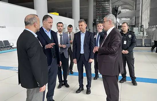 O havalimanında seçim denetlemesi