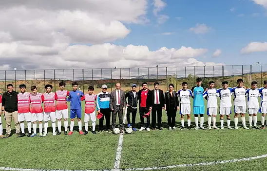 O ilçede okullar arası futbol turnuvası başladı