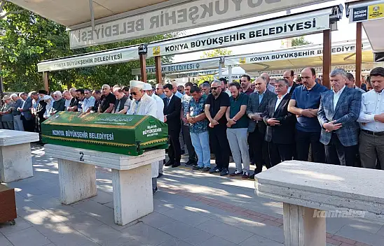 O rektör babasının cenaze namazını kıldırdı!